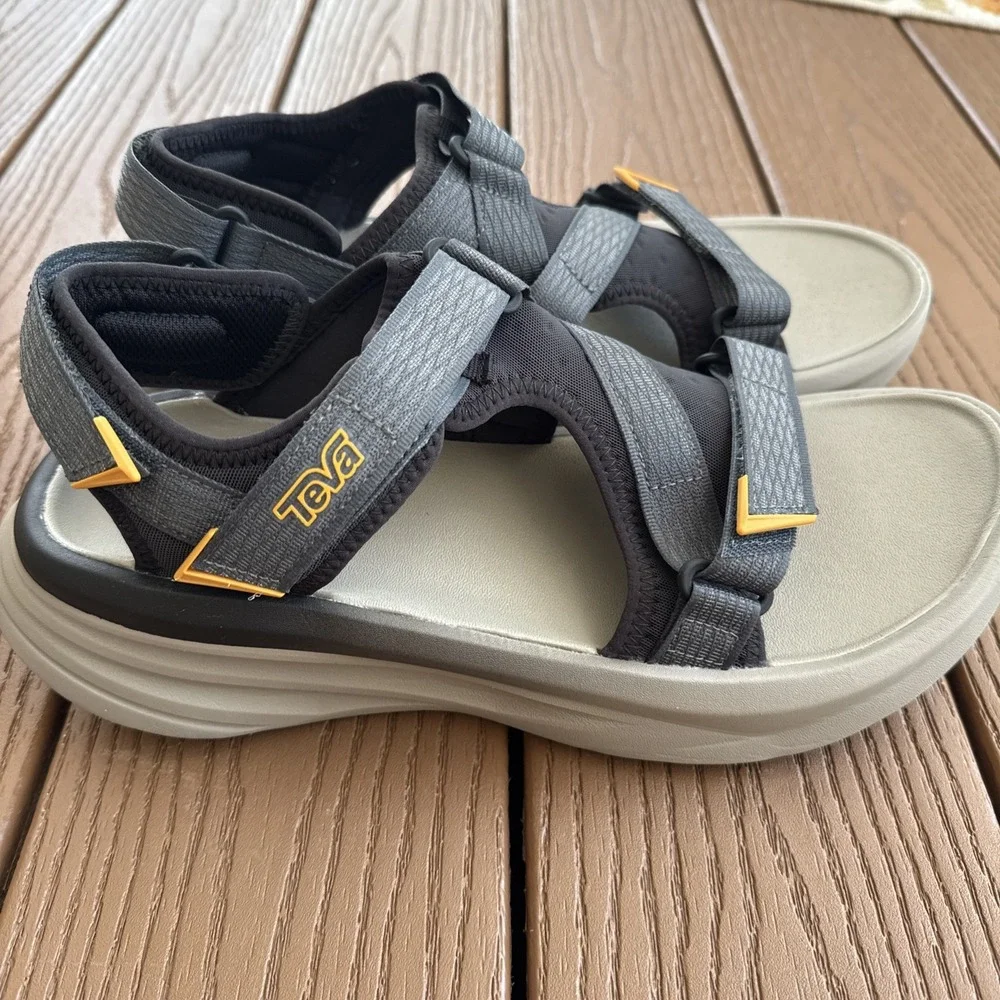 Teva Aventrail R2T Black/Sunflower Trail Running Sandal Mens US Size 10.5 New